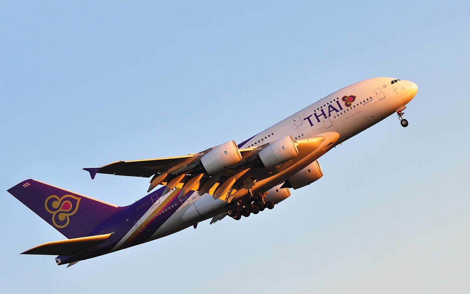 Soar into Thailand’s vibrant beauty with flight deals